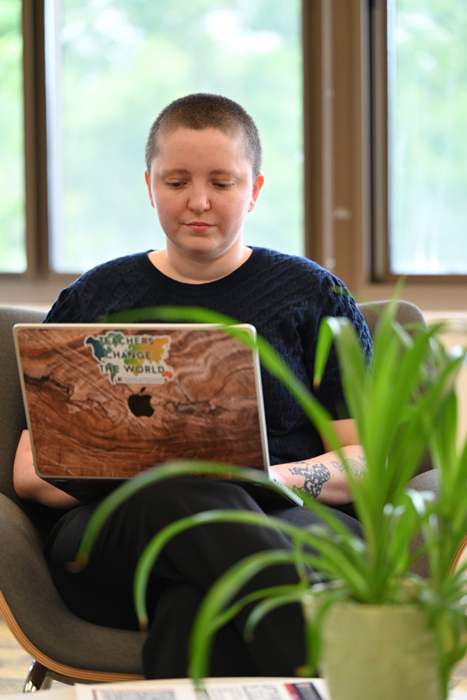 Ruby Marsh working at a laptop