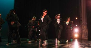 AU in Motion on stage, photo by Conny Galvez