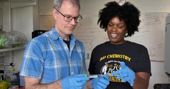 Professor John Bracht and Bianca Brown in the laboratory.