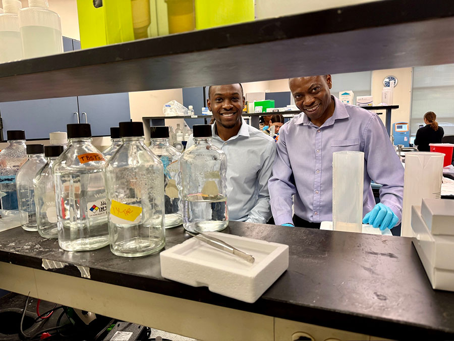 Franck Uwiragiye (right) and Libert Kanojerera working in United Therapeutics lab 