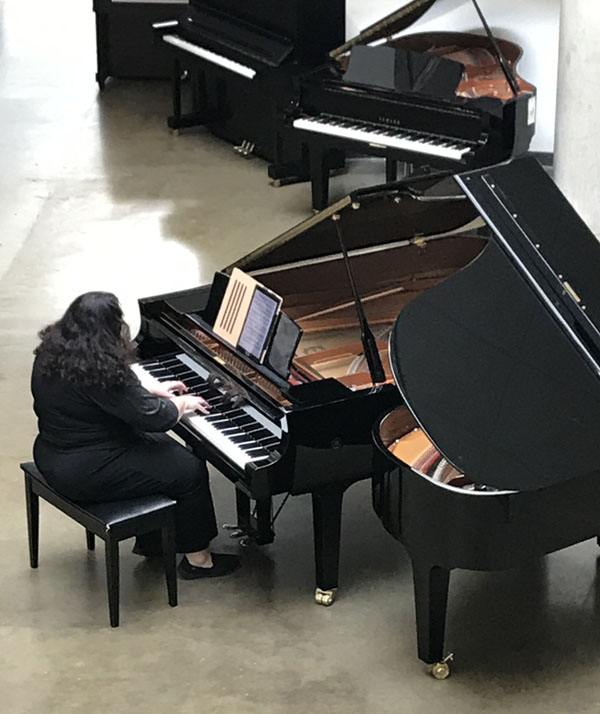 Yuliya Gorenman plays piano