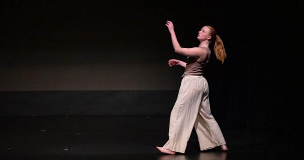 Kirschbaum performing in MO(ve)MENTUM 2022. Choreography: Allison Grant, "Centers of Gravity." Photo by Jeff Watts.
