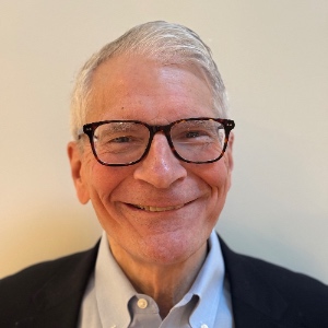 headshot of ccps director Tom Kahn