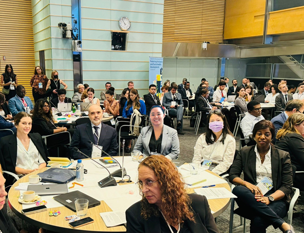 Discussions at table at HQ world bank group building