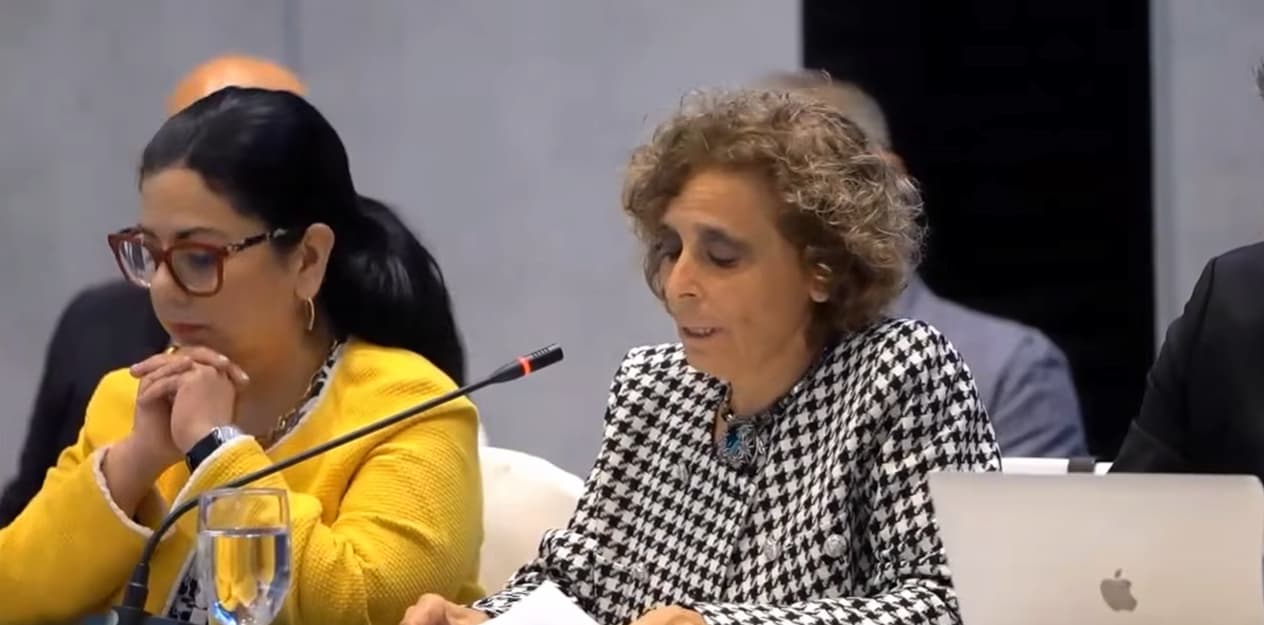 Claudia Martin Claudia Martin